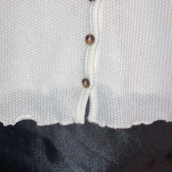 An adorable knit button-up sweater/cardigan - Picture 4 of 4